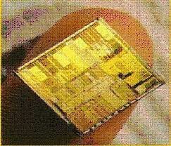 DEC presenta el primer chip a implementar la arquitectura RISC Alpha 64-bit