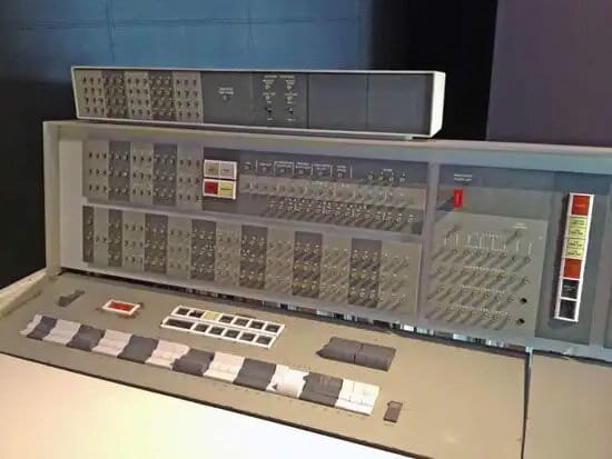 La serie 7000 de mainframes IBM fue la primera de las computadoras transistorizadas de la compañía.