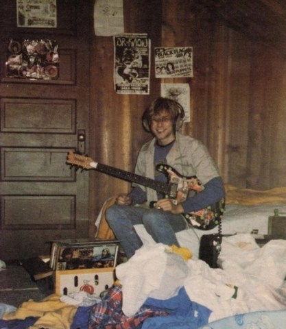 Kurt moves in with jesse read