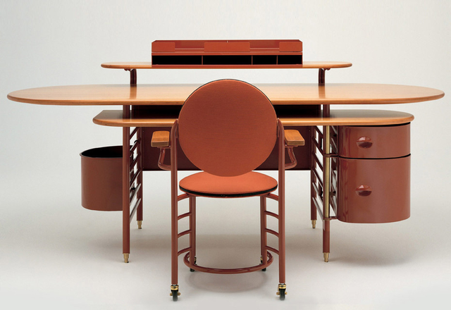 Oficina con mobiliario: Escritorio y silla - SC Jhonson Wax Building