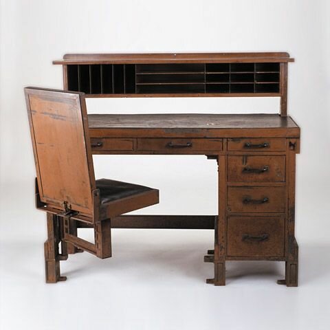 Oficina con mobiliario: Escritorio y silla - Larkin Administration Building de Frank Lloyd Wright