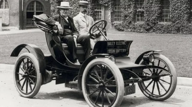 EL PRIMER AUTOMOVIL DE LA HISTORIA