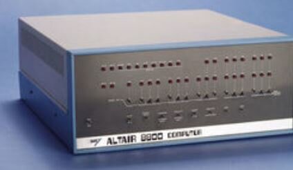 anunció la computadora Altair 8800, basada en un microprocesador Intel 8080.