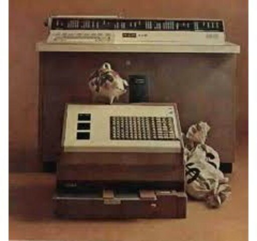 La primera mini computadora comercializada con exito.