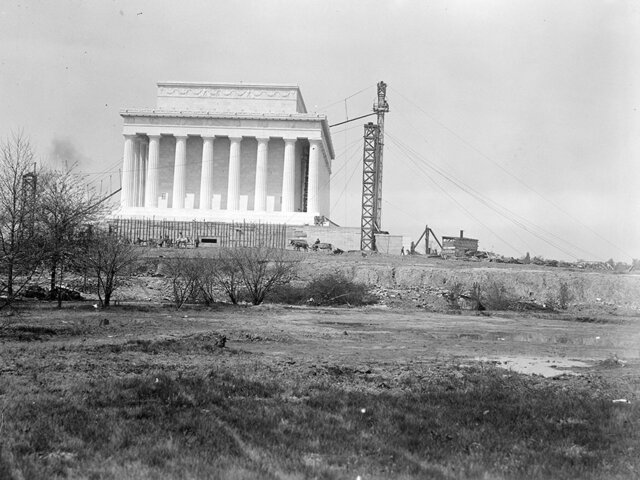 Congress Approves the Lincoln Memorial