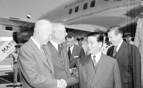 France leaves Vietnam