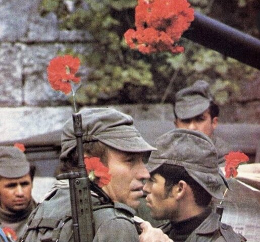 25 de Abril: Revolução dos Cravos ou de Abril