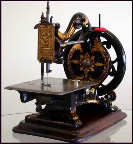 George Scheutx, de Estocolmo, produjo una pequeña máquina de madera, después de leer una pequeña descripción del proyecto de Babbage.