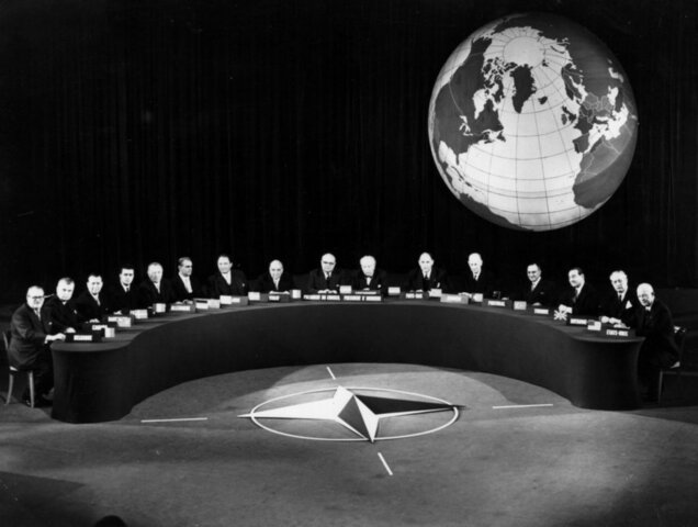 France withdraws from NATO