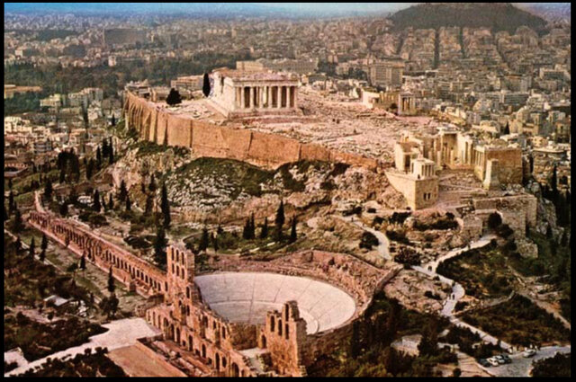 Surgen las primeras ciudades-estaso o polis griegas