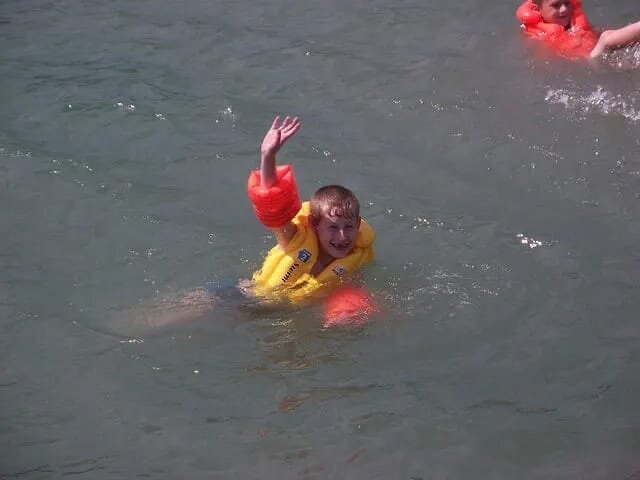 Первое купание в речке