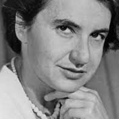 Timeline: Les scientifiques en 100 ans