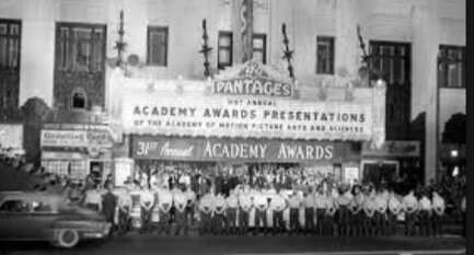 La Academia de Artes Cinematográficas y Ciencias de Hollywood realiza la primera entrega de los premios Oscar