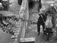 Building the Berlin Wall
