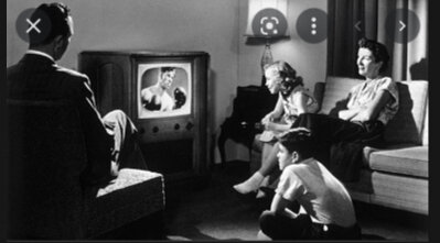 Los estudios de cine en Norteamérica empiezan a concebir formas de ganar dinero con la televisión