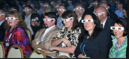 El cine con truco, como el de tres dimensiones, requiere que el público lleve gafas especiales polarizadas