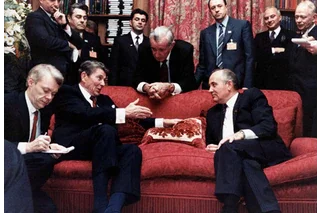 Reagan, Gorbachev hold summit in Switzerland