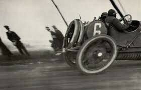 Dos filmes usan por primera vez la técnica del paneo.