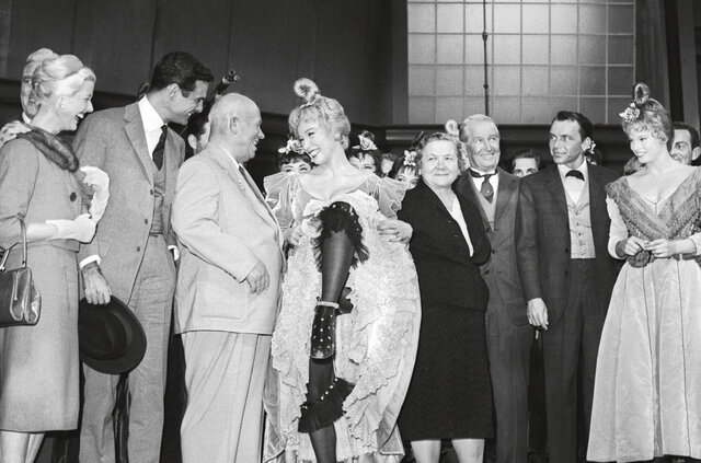 Nikita Jruschov visita los Estados Unidos.