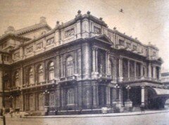 Se construye en París el&nbsp;Biograph&nbsp;de Herman Casler, primer edificio especialmente diseñado para exhibir películas de cine.