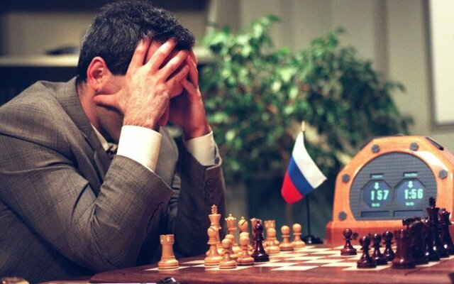 Ο Deep Blue της ΙΒΜ είναι ο πρώτος υπολογιστής που νικάει έναν πρωταθλητή σκακιού