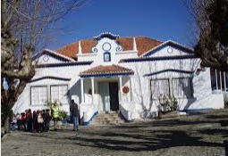 Lança a 1ª pedra para a construção da Escola Primária da Rinchoa.