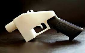 Το πρώτο τρισδιάστατα εκτυπωμένο&nbsp;πιστόλι&nbsp;με το όνομα Liberator δημιουργείται στο Όστιν του Τέξας και πυροδοτεί αντιδράσσεις για τη χρήση της τεχνολογίας.