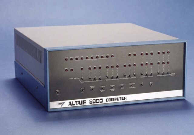 anunció la computadora Altair 8800,basada en un microprocesador Intel 8080.