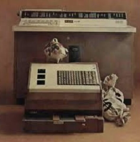 la primer mini computadora comercializada con éxito.