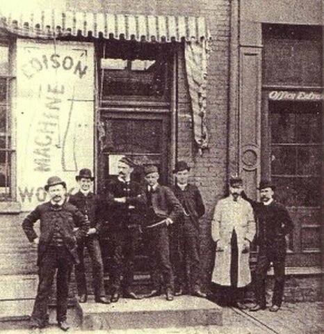 Ο Τέσλα εγκαθίσταται στη Νέα Υόρκη ως υπάλληλος του ίδιου του Edison