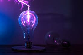 Ο Τέσλα πατεντάρει το περίφημο πηνίο του ενώ του απονέμεται η αμερικάνικη υπηκοότητα