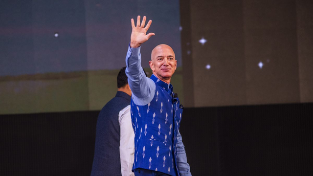 Bezos se despide como CEO