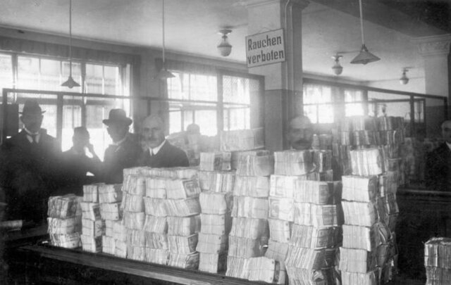 The 1923 Hyperinflation Crisis