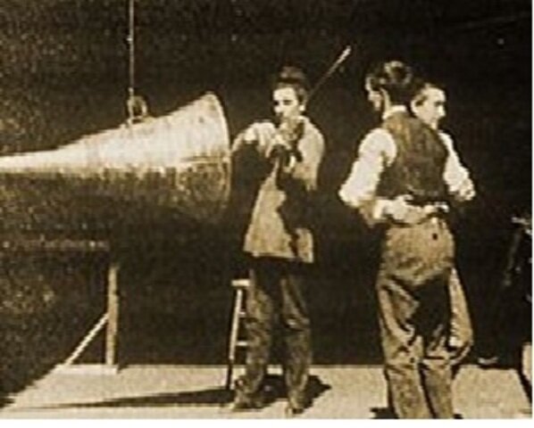 En Alemania, Oscar Messter patenta un sistema de filme sonoro.