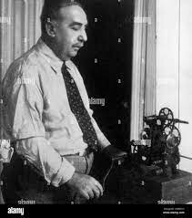 El inventor Edwin S. Porter patenta una versión mejorada de un proyector cinematográfico.