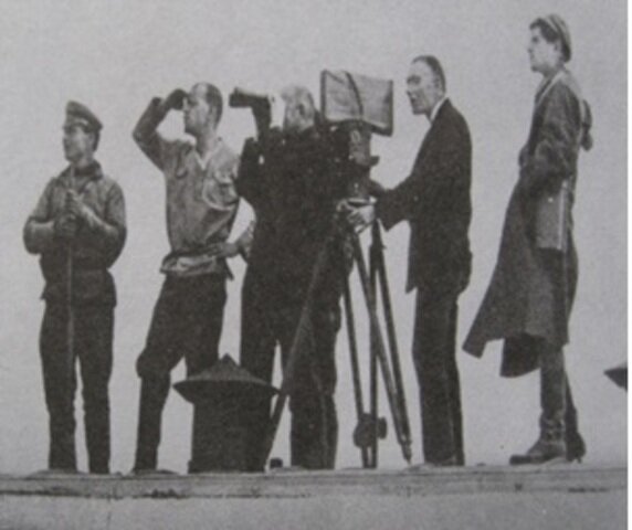 En Francia se crea el Departamento de producción cinematográfica y fotográfica del Ejército.