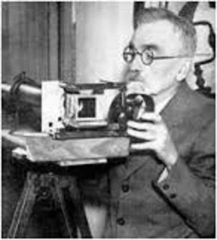 Primera lente anamórfica.