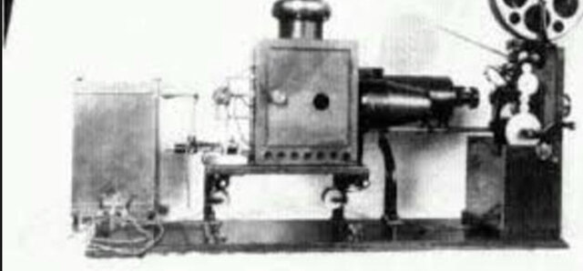 El inventor Edwin S. Porter patenta una versión mejorada de un proyector cinematográfico.
