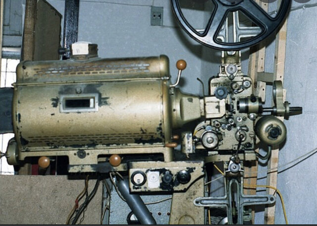 El inventor Edwin S. Porter patenta una versión mejorada de un proyector cinematográfico.