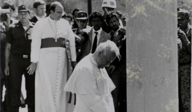 El papa Juan Pablo II visita la zona