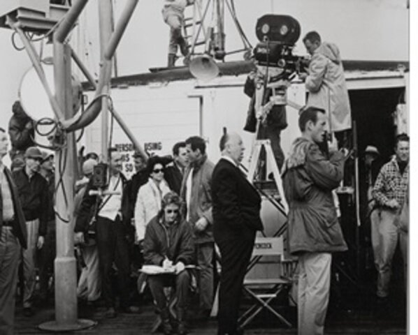 En Francia se crea el Departamento de producción cinematográfica y fotográfica del Ejército.