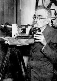 El francés Henri Chrétien inventa la lente Hypergonar.