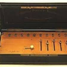 la primera máquina lógica