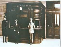 Apertura en Montreal de la primera sala pública.