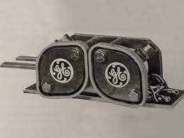 Desarrollo del tiristor comercial por GE