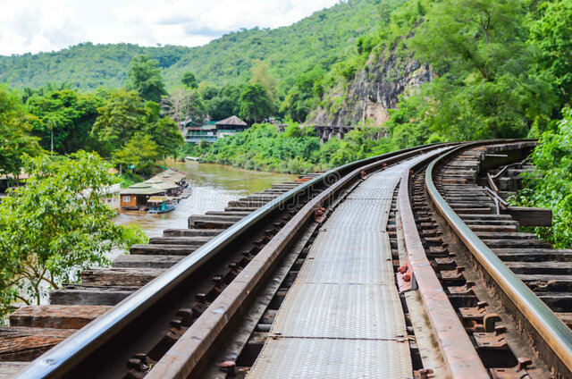 Conexión por vías de caminos y ferrocarril para las comunidades