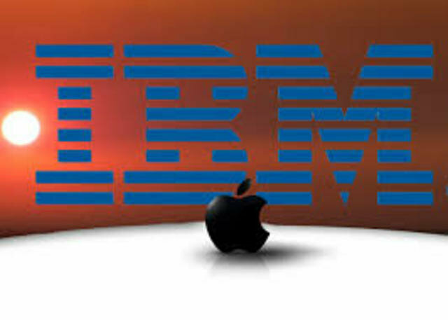 La Power PC de la alianza IBM, Motorola, y Apple es presentado en Julio