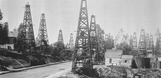 Caída de los precios internacionales del petróleo