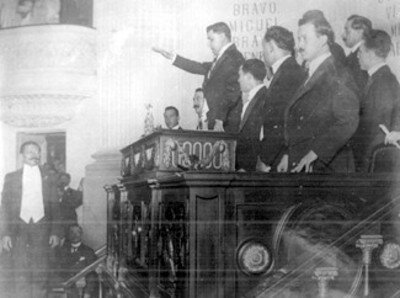 El Congreso designa a Adolfo de la Huerta como presidente interino.