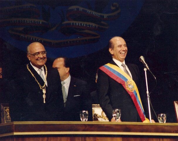 Carlos Andres Perez toma de nuevo la presidencia